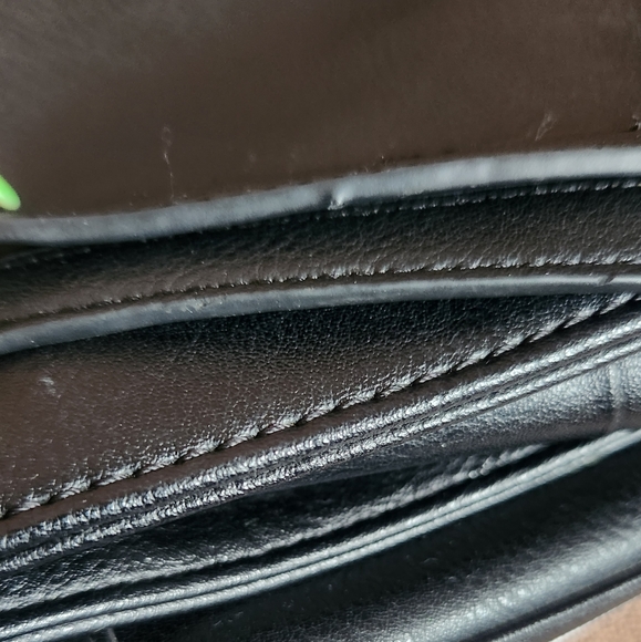 Kenneth Cole Reaction Large Black & White Bag - Picture 9 of 11